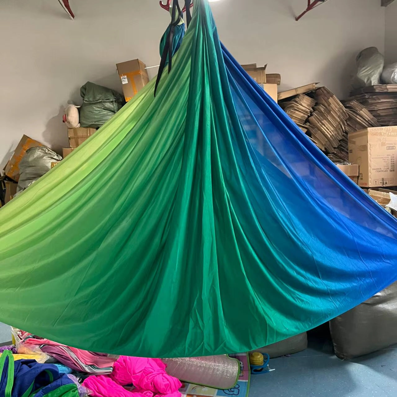 Anti-Gravity Multicolour Yoga Hammock Flying Swing 5M Fabrics Yoga Belts for the Yoga Exercise Air Swing Bed Trapeze Yoga Studio